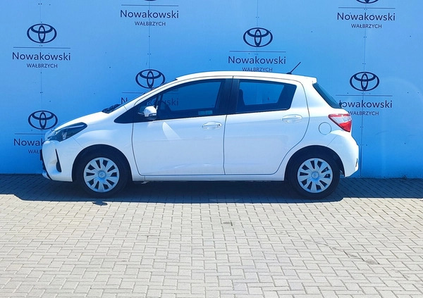 Toyota Yaris cena 49900 przebieg: 51575, rok produkcji 2017 z Wałbrzych małe 211